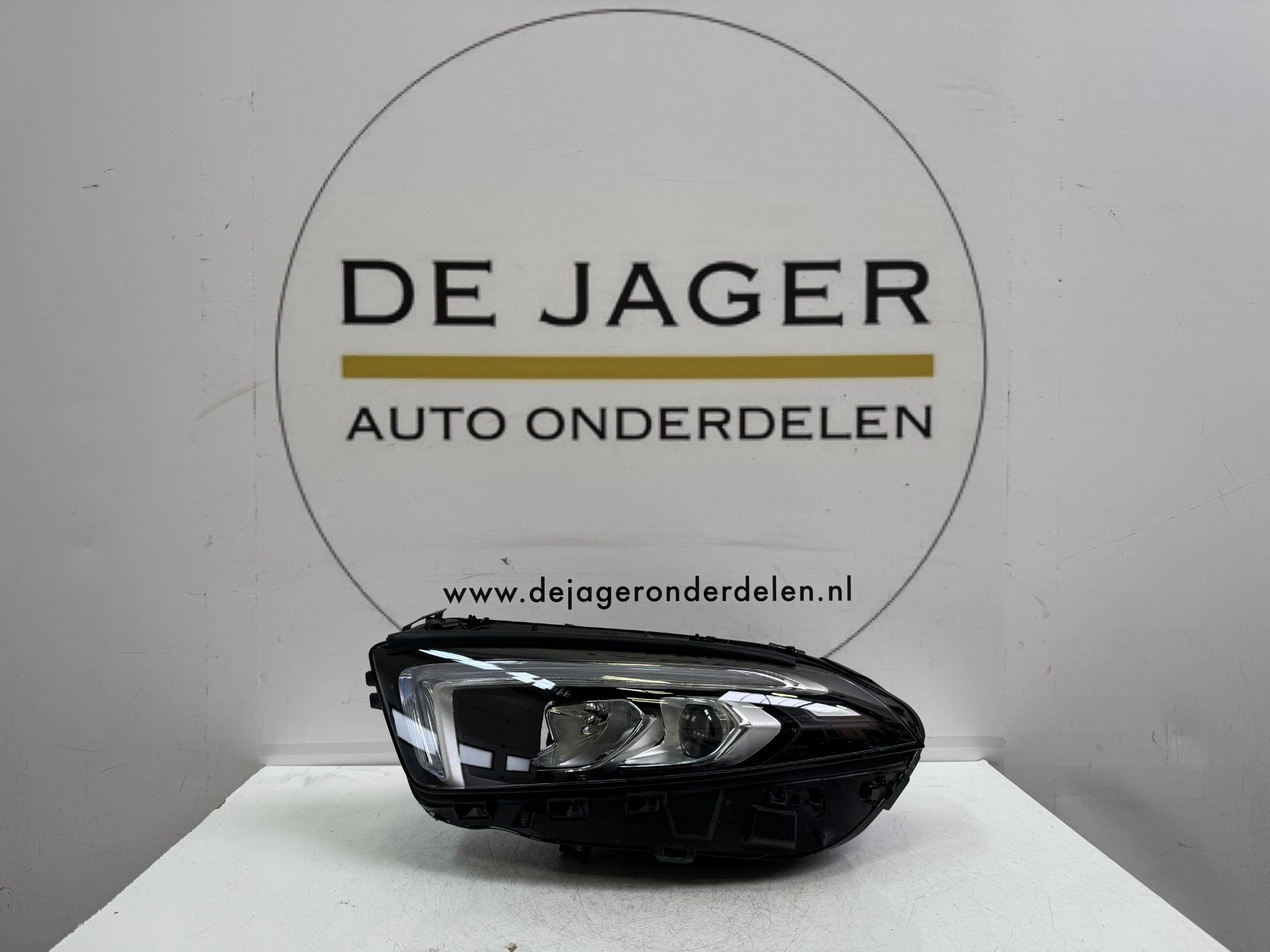 LAMPE FRONTALE HAUTE PERFORMANCE CLASSE A W177 GAUCHE A17790, Mercedes-Benz AG, Mercedes-Benz, Utilisé, Mercedesstrasse 120
70372  Stuttgart, DE