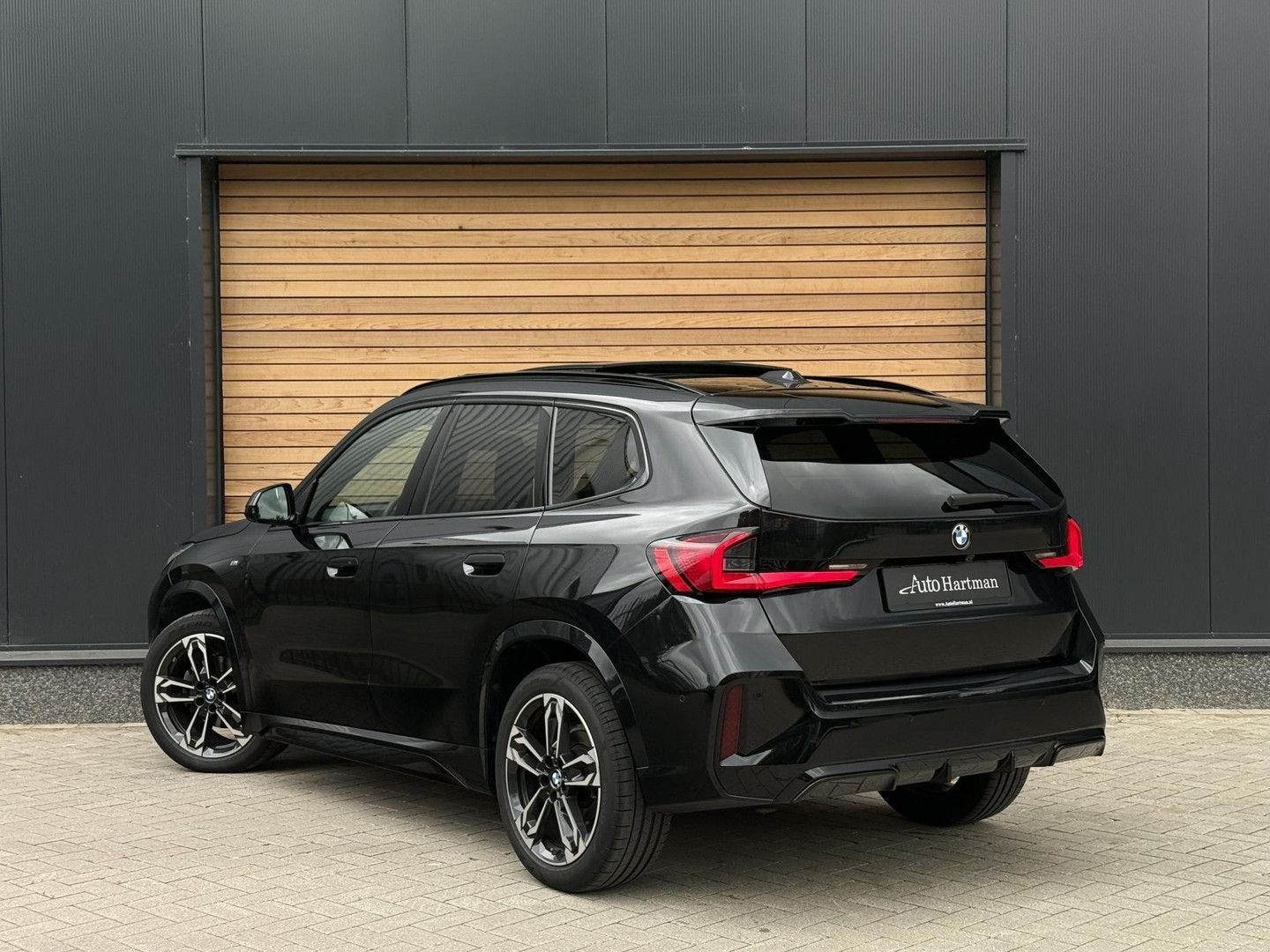 BMW X1 sDrive18i M-sport PANO|TREKHAAK|H&K|MEMORY|CAMERA, Zwart, Zwart, Bedrijf, Adaptive Cruise Control