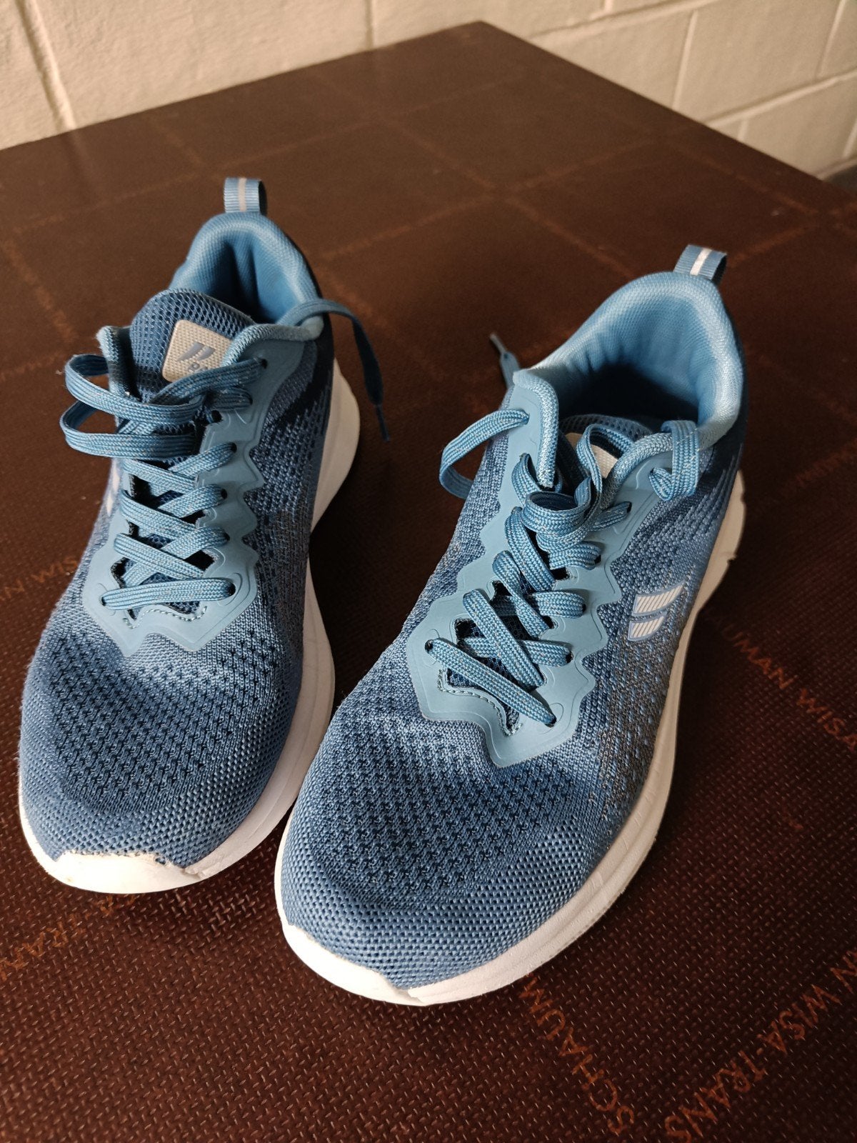 sportschoenen(witte zolen), Enlèvement, Comme neuf