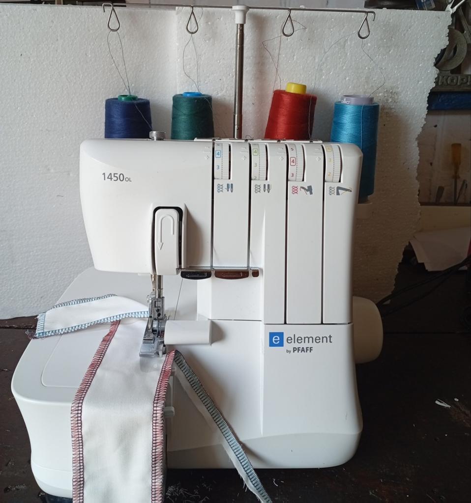 Element by Pfaff overlockmachine als nieuw, Hobby en Vrije tijd, Ophalen of Verzenden, Lockmachine, Pfaff