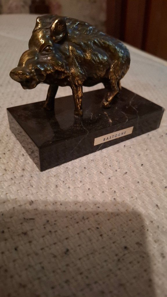 Sanglier en massif or de bastogne sur du marbre, Antiquités & Art, Antiquités | Bronze & Cuivre, Bronze, Enlèvement