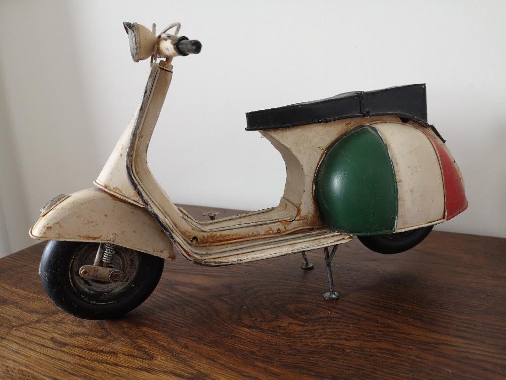 vintage metalen&rustiek miniatuurmodel vespa-scooter, Ophalen of Verzenden, Overige typen