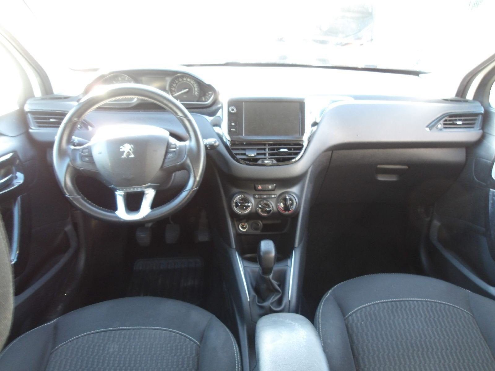 PEUGEOT 208  BENZINE 07/19, Auto's, https://public.car-pass.be/vhr/04bd078a-aa88-49bc-9b99-783dce61ea85, Wit, Bedrijf, Handgeschakeld