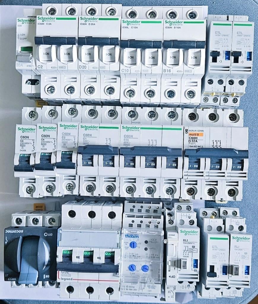 Lot Électricité Schneider - Socomec LeGRAND | Tri & Mono, Bricolage & Construction, Enlèvement ou Envoi, Utilisé