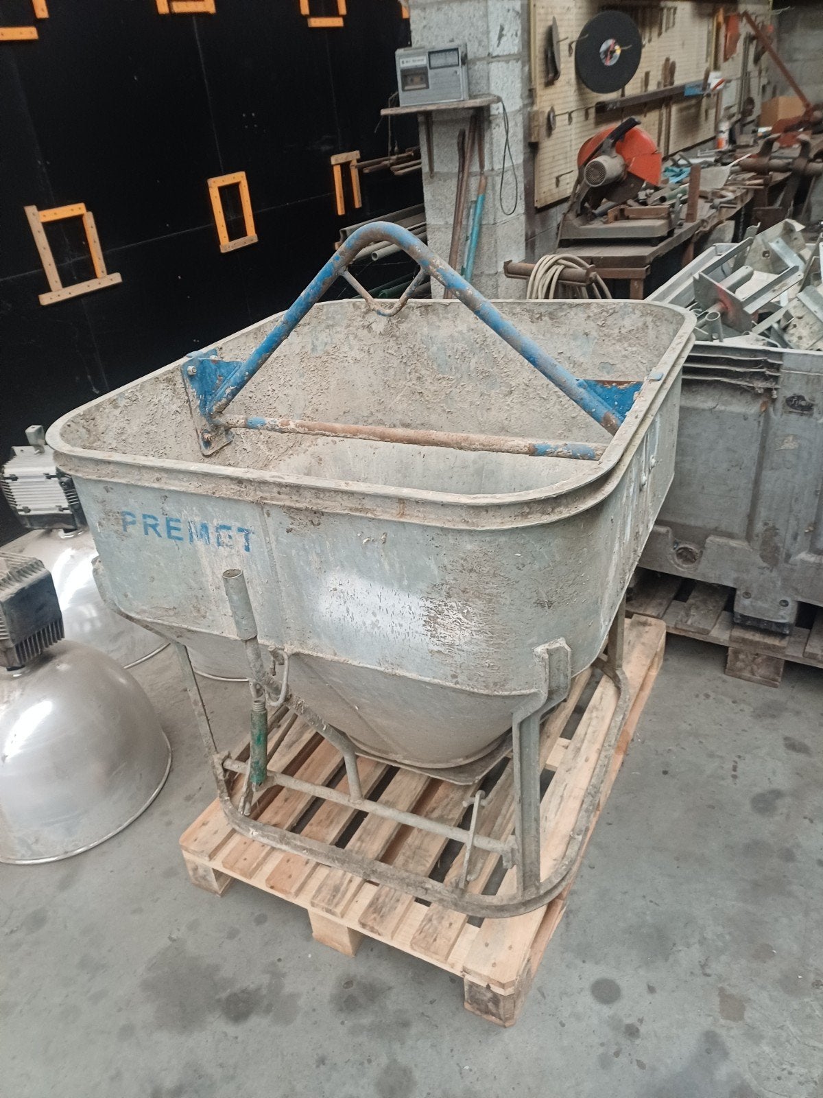 Beton stortbak, Ophalen