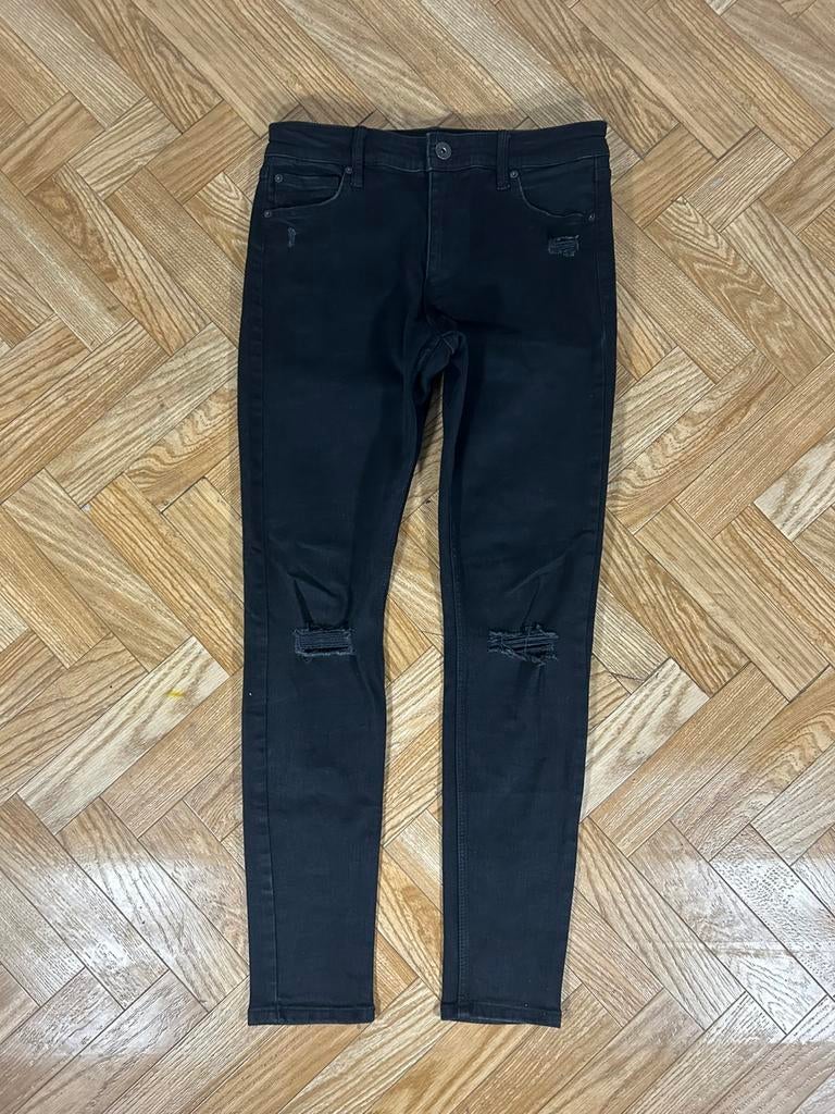 Zwarte skinny jeans met scheuren van Bershka, Ophalen of Verzenden, Zo goed als nieuw, Zwart, W30 - W32 (confectie 38/40)