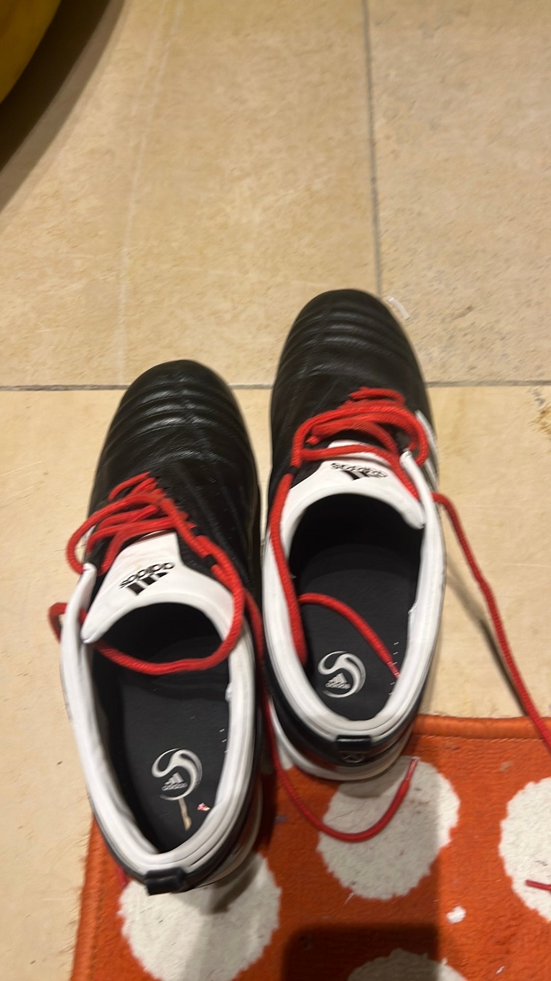 Adidassen, Ophalen, Zo goed als nieuw