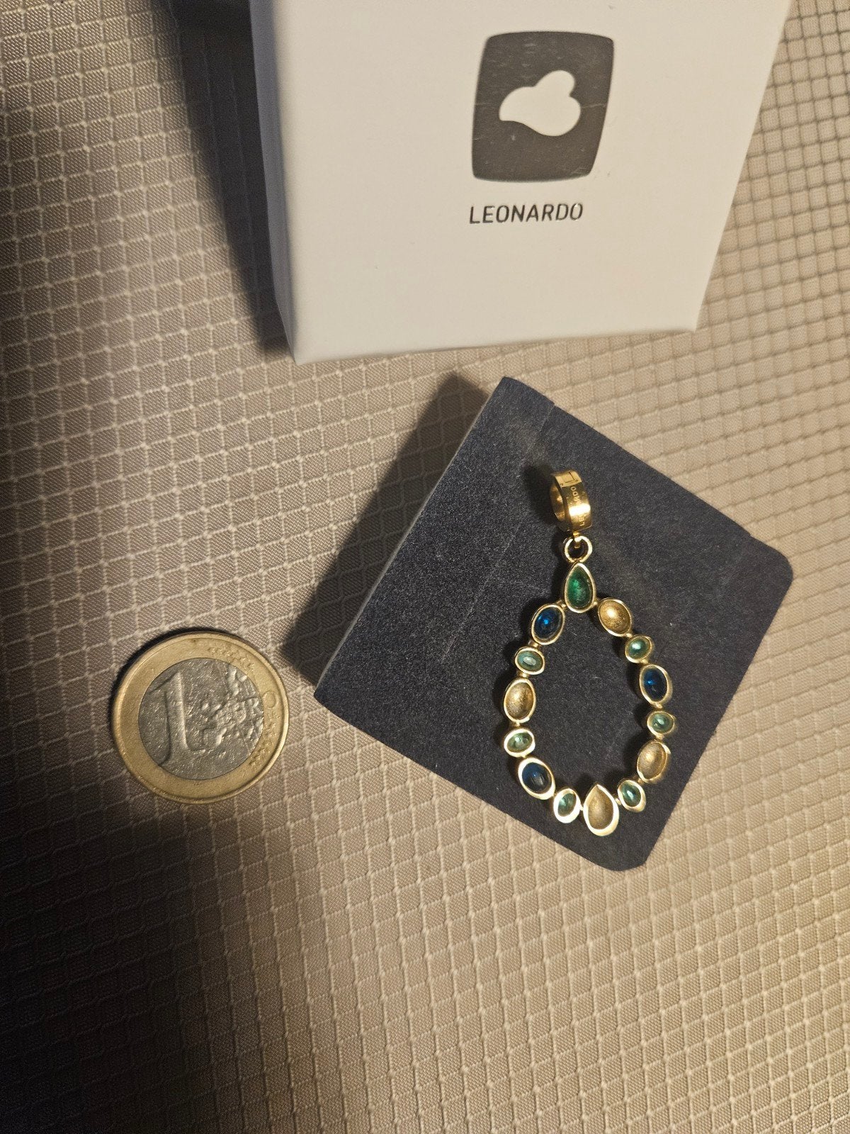 leonardo  hangertje., Handtassen en Accessoires, Overige materialen, Overige voorstellingen, Verzenden, Zo goed als nieuw