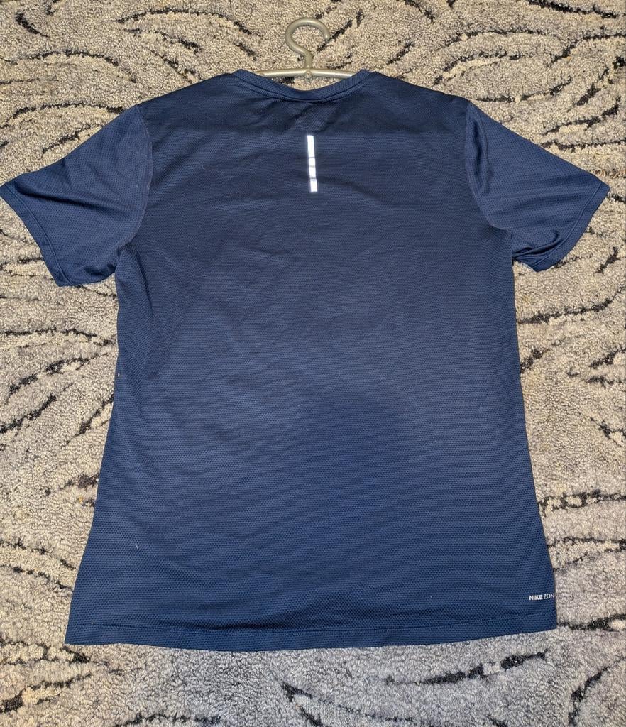 T shirt Nike running bleu marine très belle couleur, Kleding | Dames, Sportkleding, Maat 38/40 (M), Blauw, Overige typen, Nike
