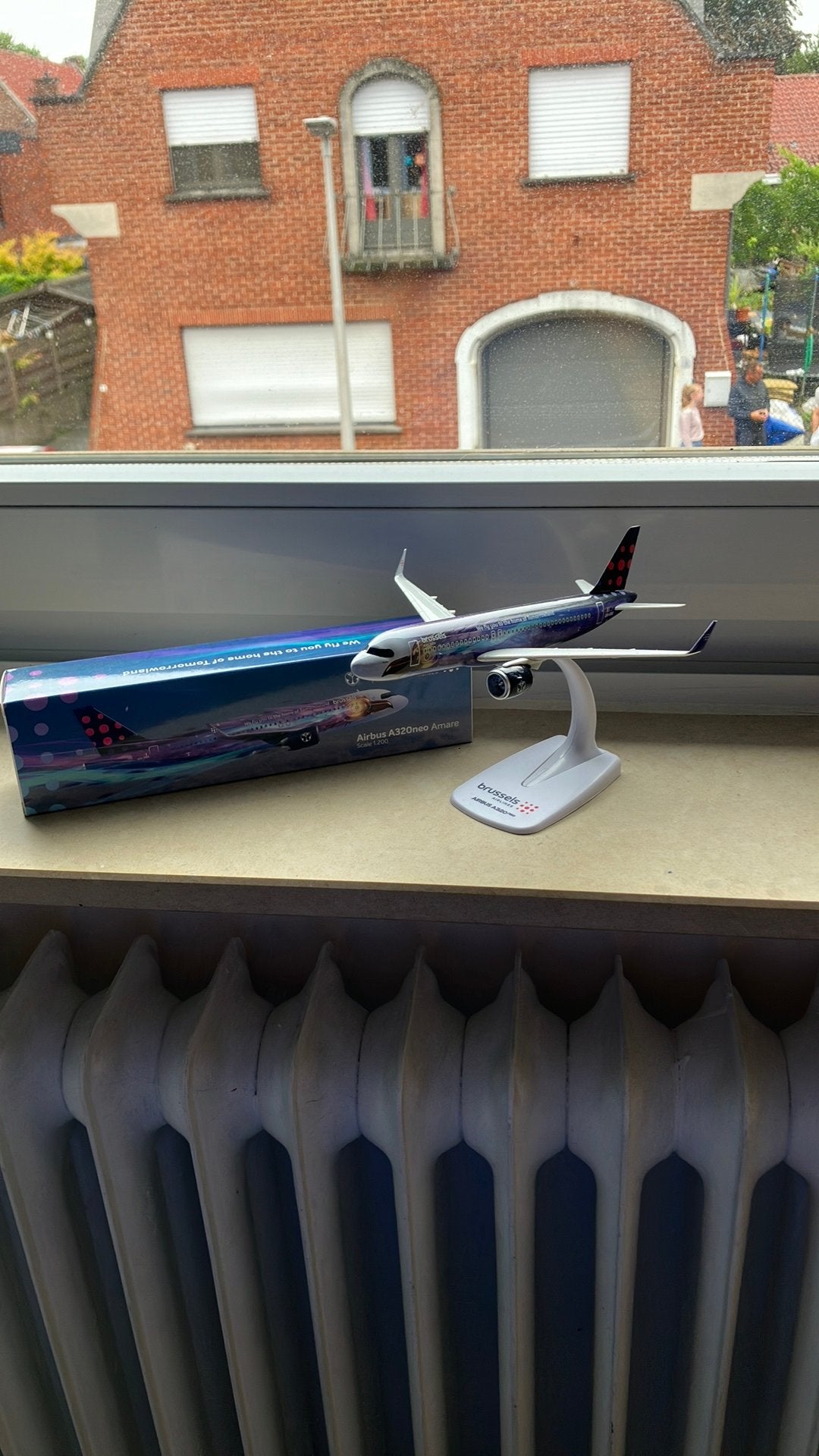 Modèle A320neo de Brussels Airlines, Hobby & Loisirs créatifs, Modélisme | Bateaux & Navires, Envoi, Comme neuf, 1:50 à 1:200