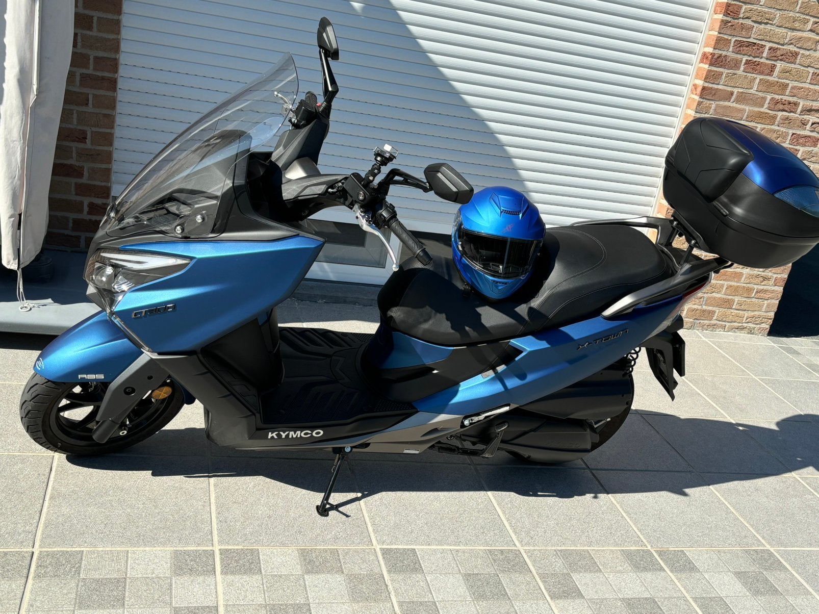KYMCO 300 XTOWN IMPECCABLE, Fietsen en Brommers, Scooters | Kymco, Ophalen of Verzenden, Zo goed als nieuw
