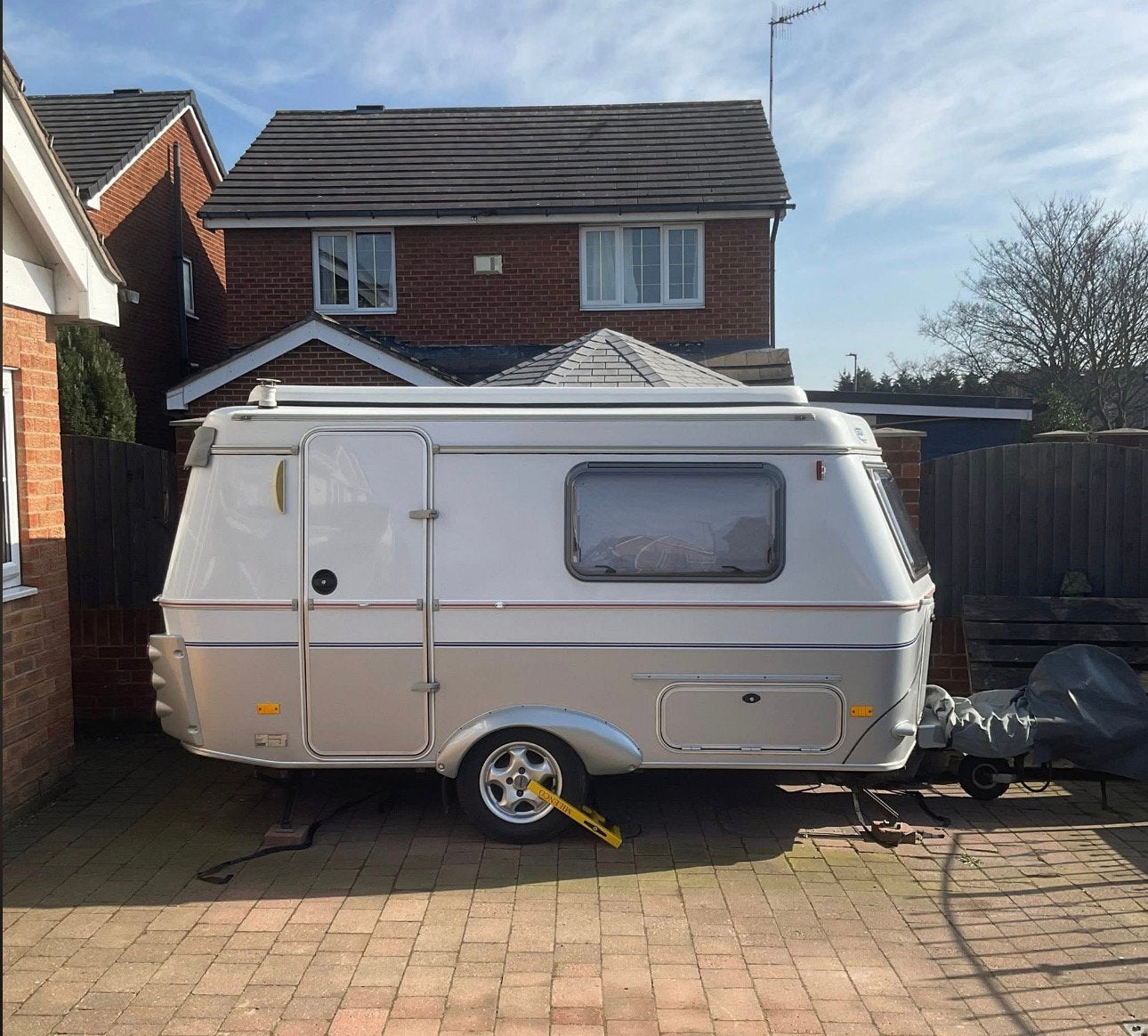 Prachtige caravan Eriba Puck GT L 230 ( Super Puck ) 2009, Caravans en Kamperen, Standaardzit, Schokbreker, Lengtebed, Particulier