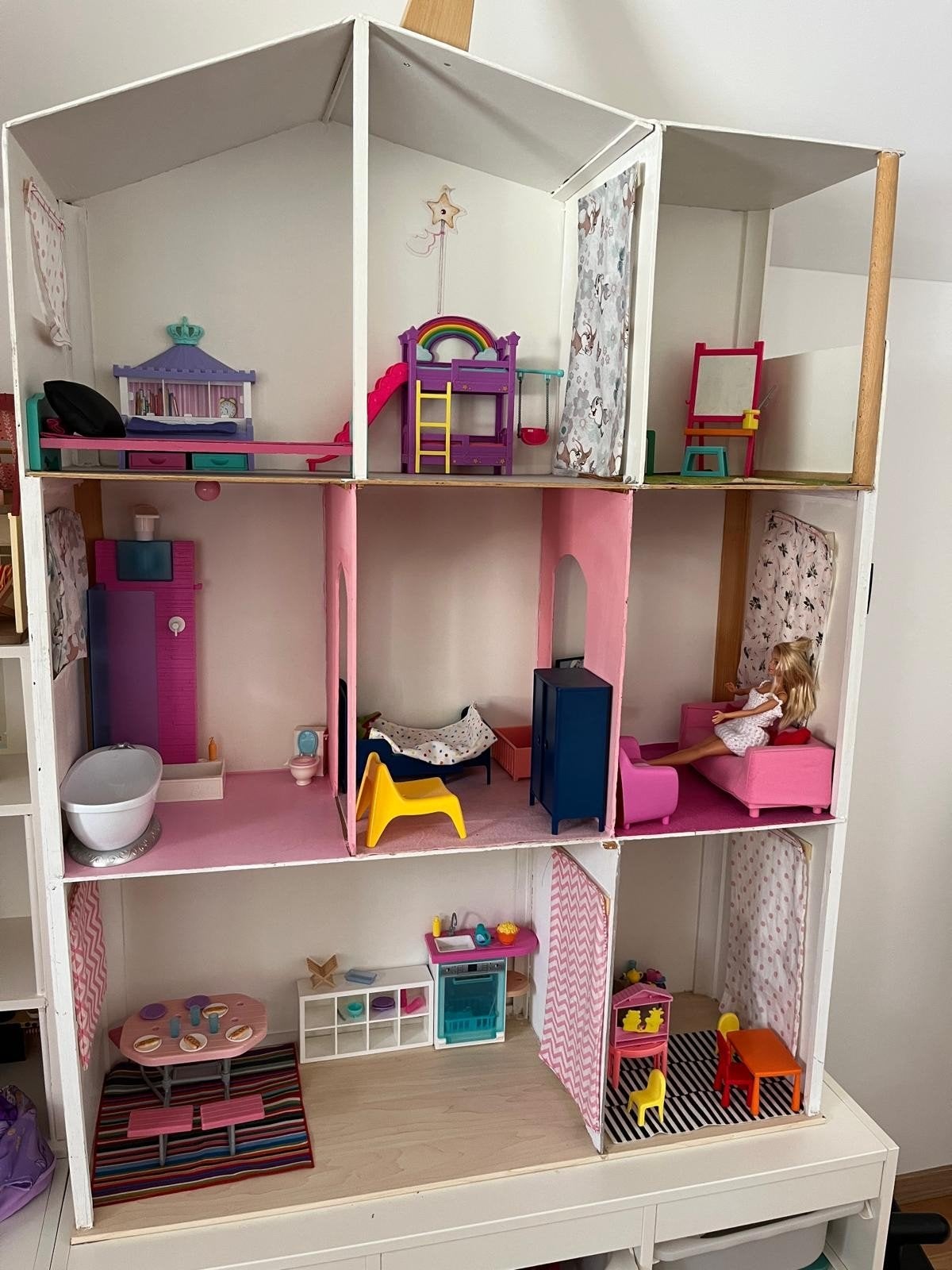 Home made barbiehuis (zonder meubels) zoekt nieuwe eigenaar, Ophalen