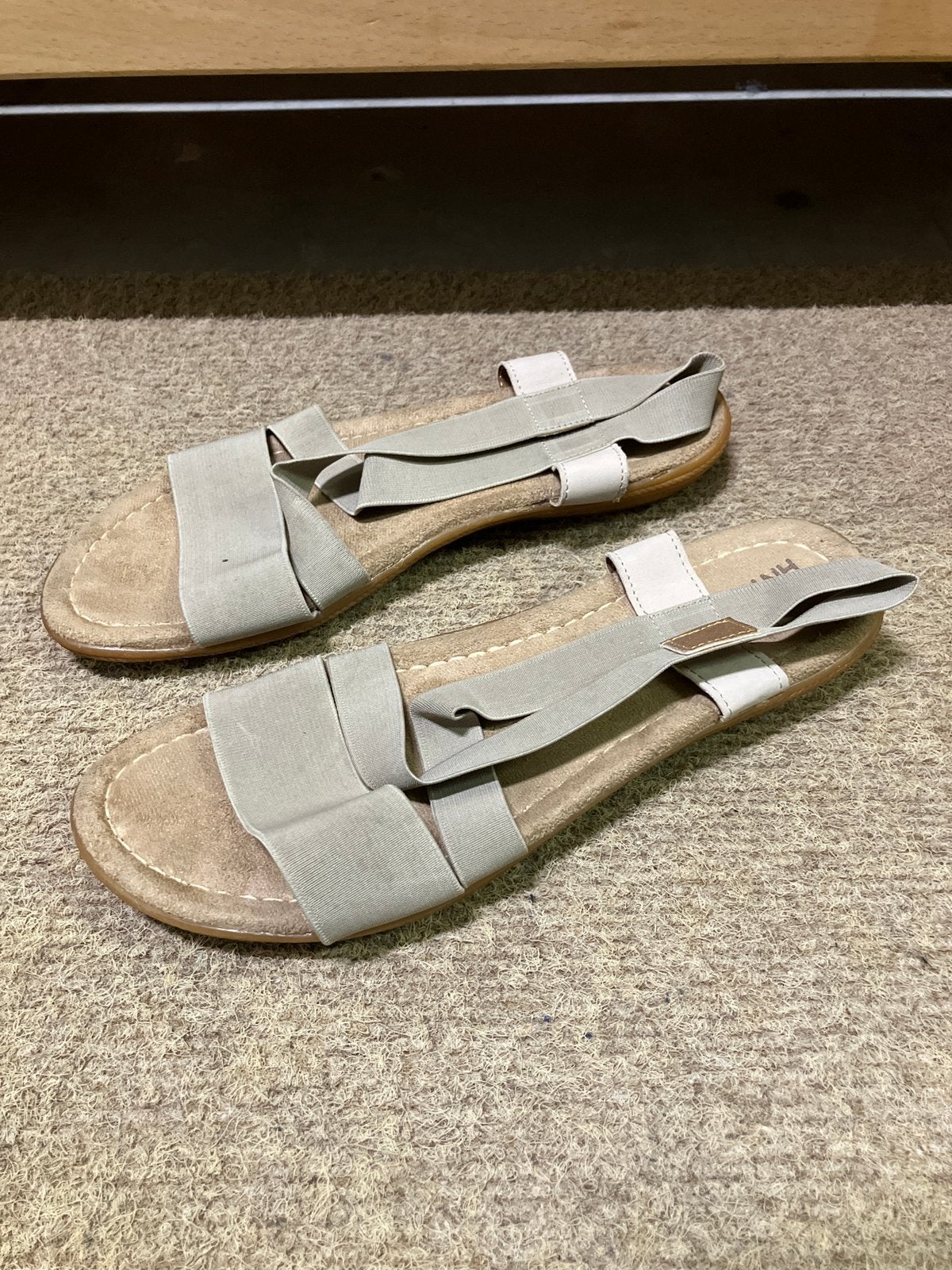 Beige slippers / sandalen maat 41, Enlèvement ou Envoi, Comme neuf, Beige, Sandales de bain