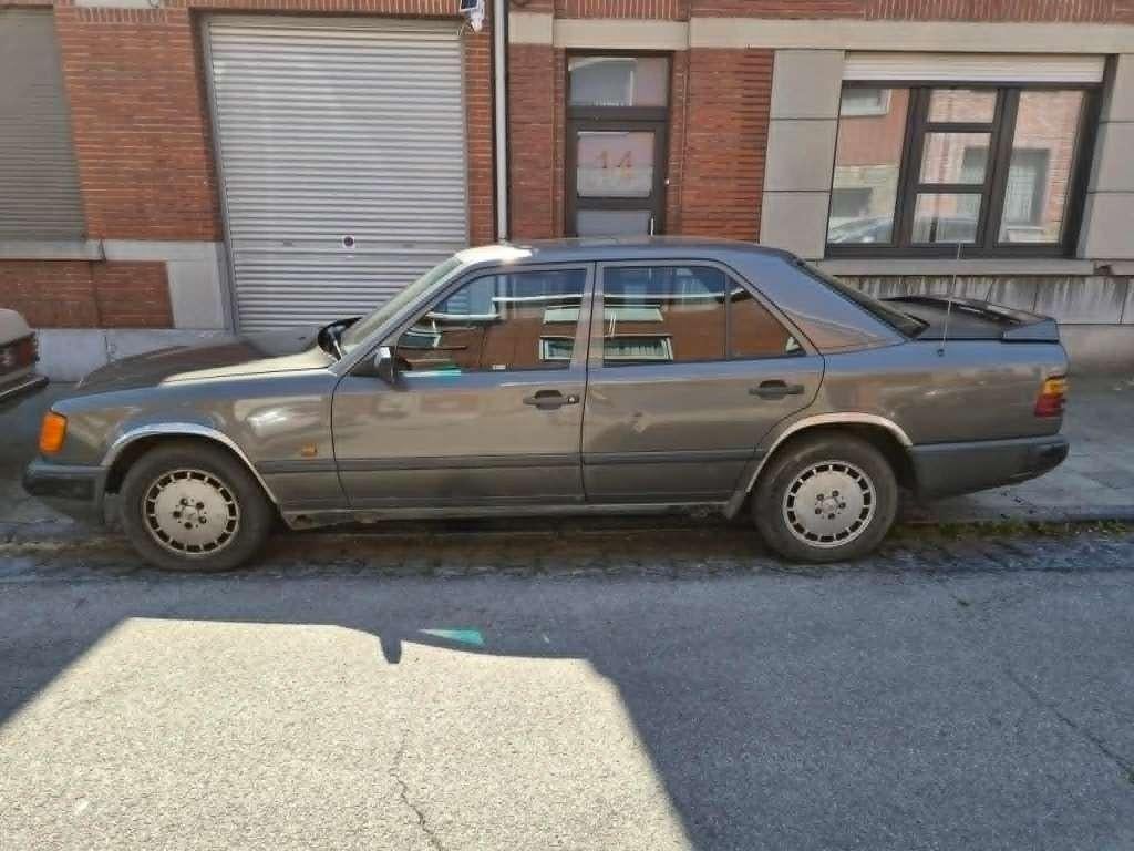 Mercedes 250D (w124) très bon état, Auto's, Oldtimers, 4 deurs, Stof, Mercedes-Benz, Grijs