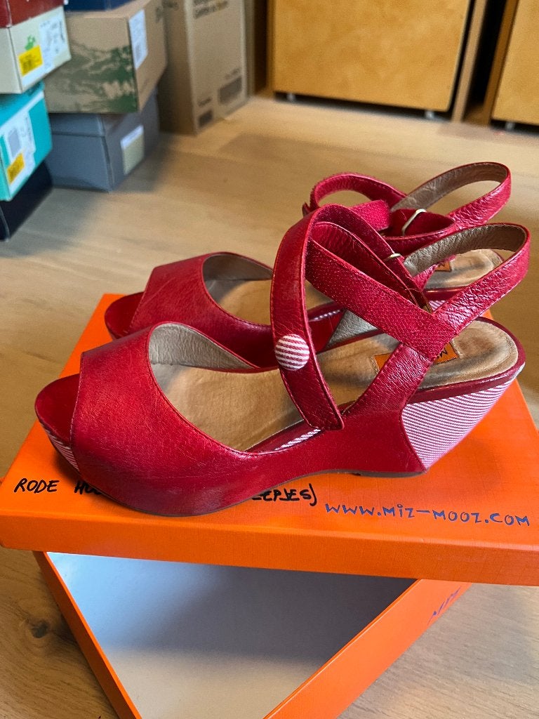 Miz Mooz sandalen, Kleding | Dames, Schoenen, Ophalen, Miz mooz, Sandalen of Muiltjes, Zo goed als nieuw