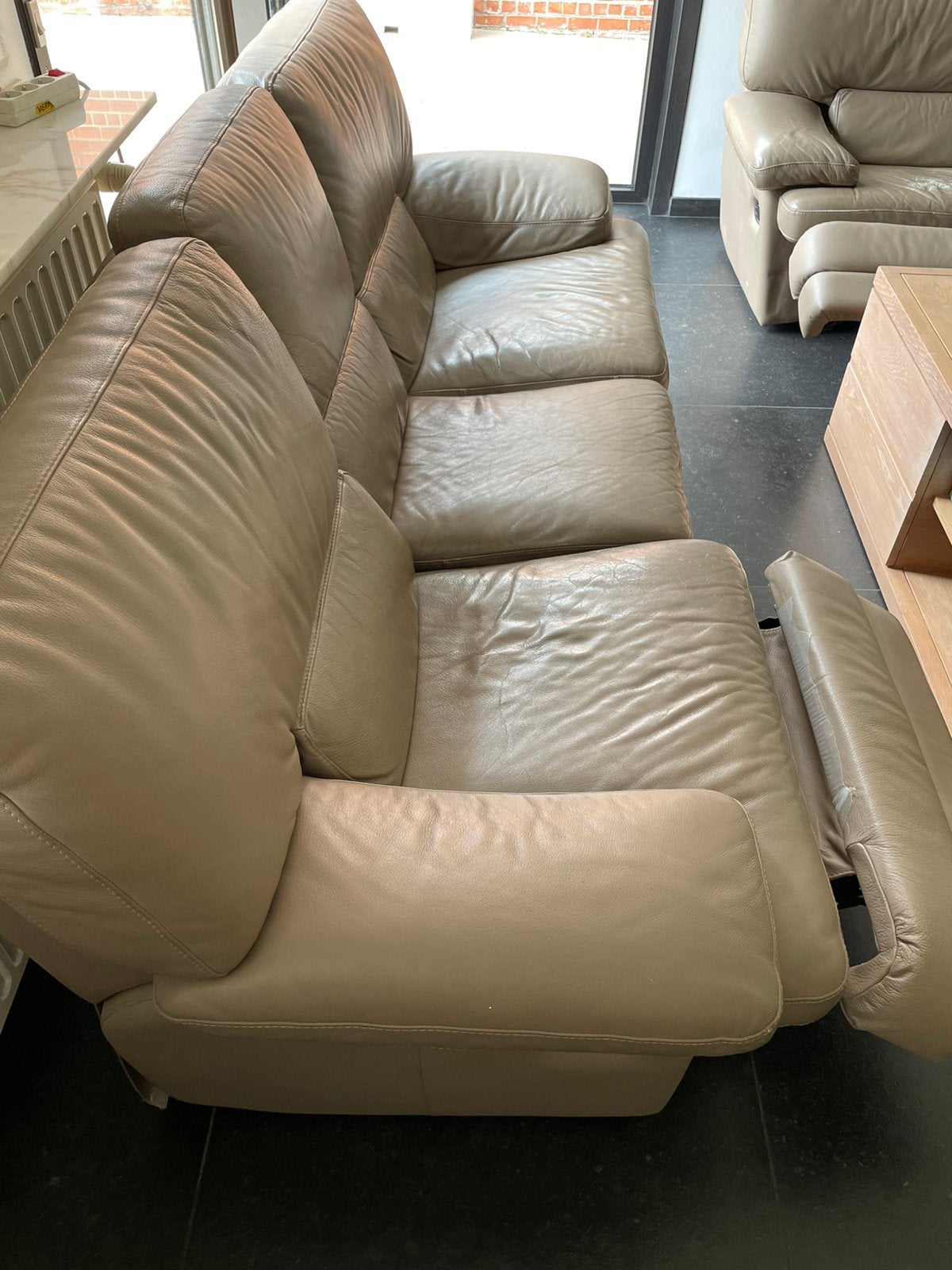 Driezit en tweezit in taupe leder GEBRUIKT!!, Huis en Inrichting, Ophalen, Gebruikt