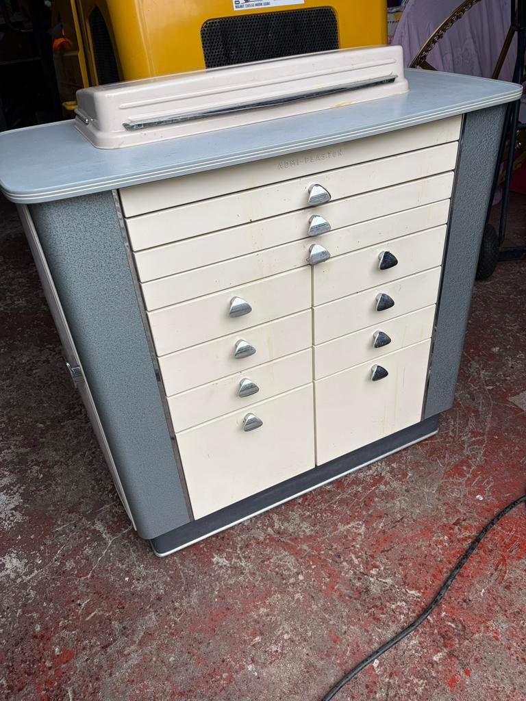Vintage dokter/tandartskast Admi-Plaston, Huis en Inrichting, Kasten | Ladekasten, Gebruikt, 100 tot 150 cm, 100 tot 150 cm, 50 tot 75 cm