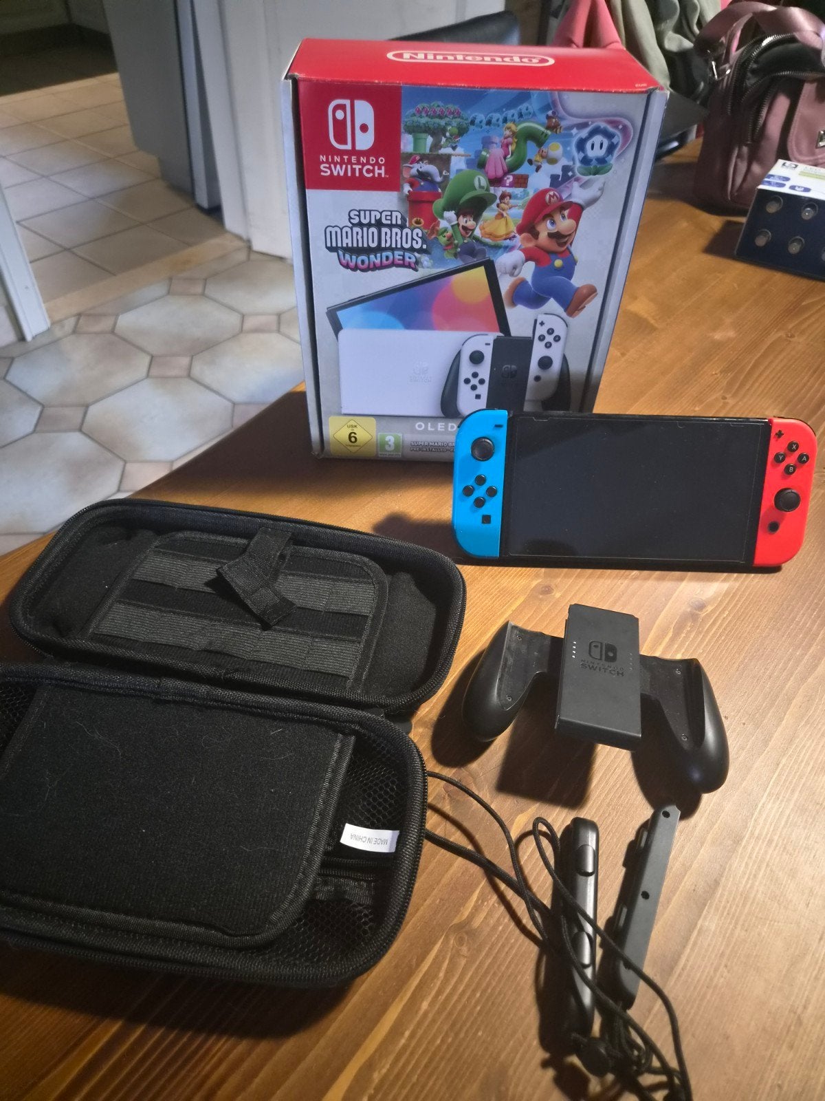 nintendo switch OLED met 2 spelletjes, Consoles de jeu & Jeux vidéo, Consoles de jeu | Nintendo Switch, Switch OLED, Avec jeux