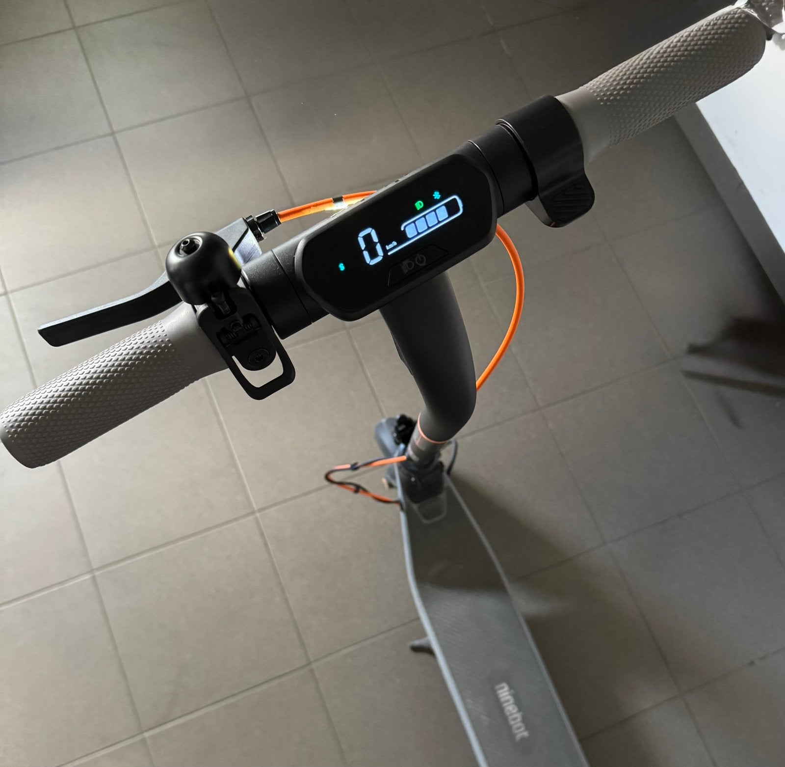 Ninebot E2 plus (zeer goede staat), Fietsen en Brommers, Steps, Ophalen, Zo goed als nieuw, Elektrische step (E-scooter)