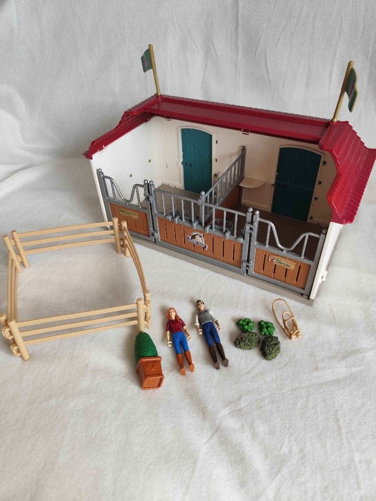 Schleich paardenstallen - met accessoires - speelset, Ophalen of Verzenden, Zo goed als nieuw, Plastic