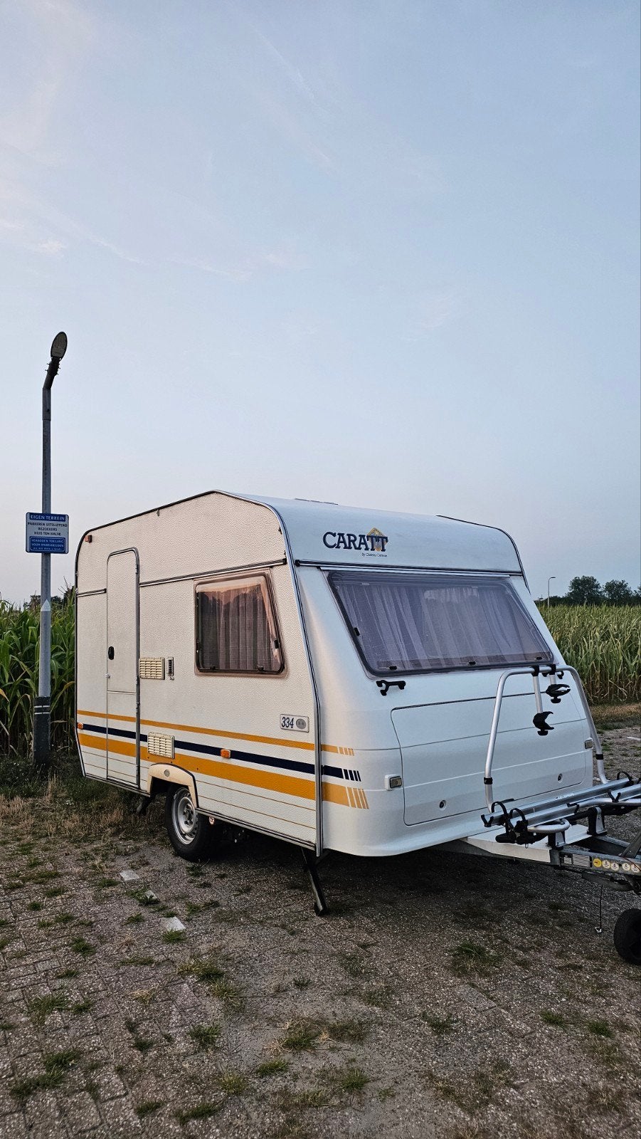 Caravane Chateau Caratt 334C, Chateau, Poêle, 4 à 5 mètres, 750 - 1000 kg