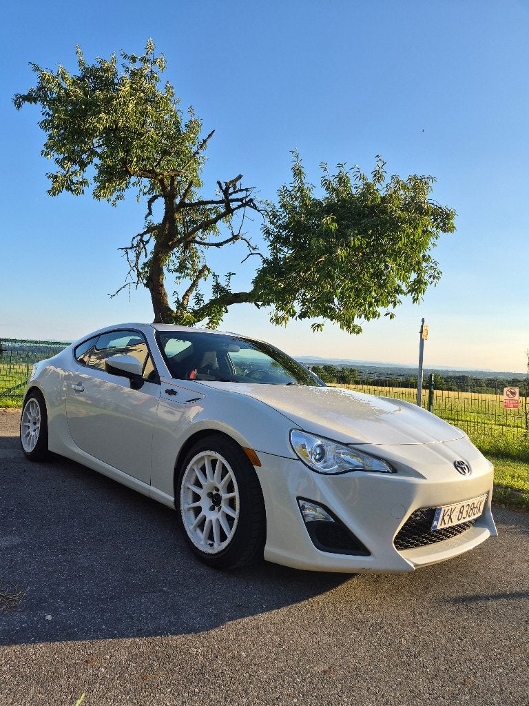 Toyota GT86 Supercharged 300CV, Auto's, Zwart, 4 cilinders, Sound system, Wit