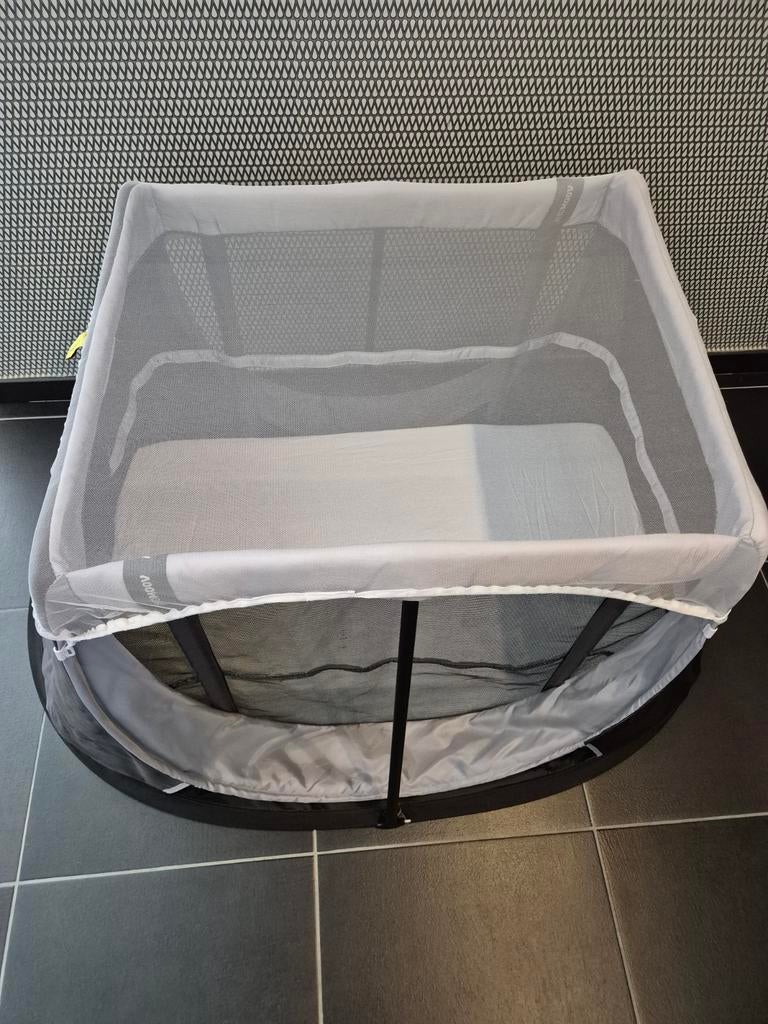 Reisbed Aerosleep grey rock + muggennet + matrasbeschermer, Ophalen, Reisbedje