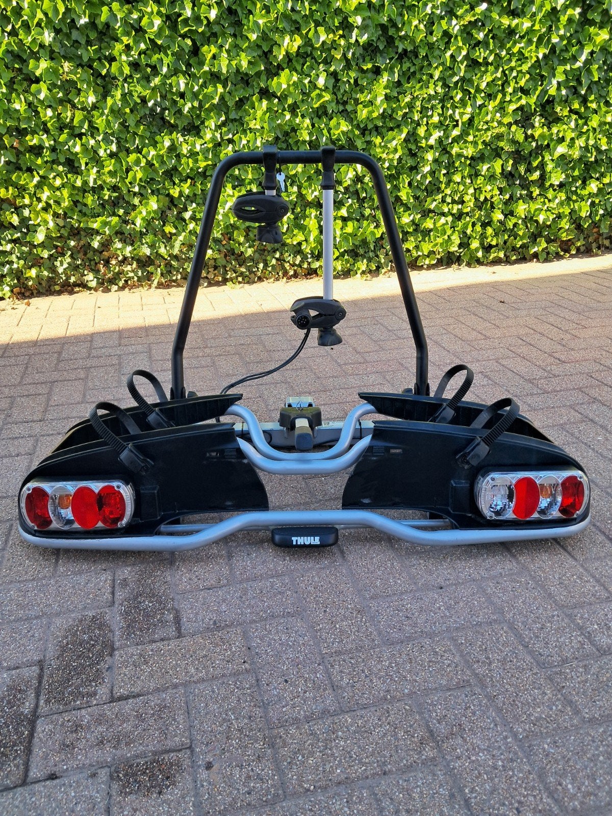 Thule  EP 915 geschikt voor alle fietsen,  max belasting 60k, Auto diversen, Fietsendragers, Ophalen, Zo goed als nieuw, 2 fietsen