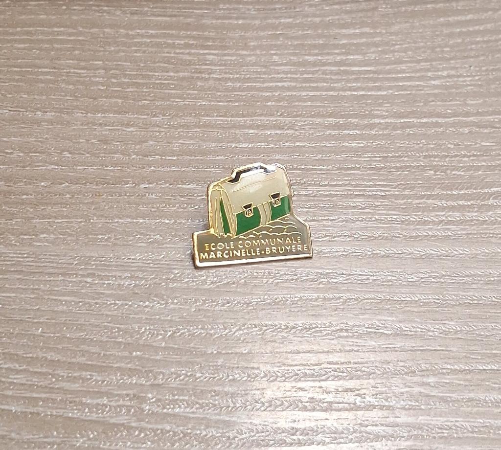 PIN - ECOLE COMMUNALE MARCINELLE-BRUYERE, Envoi, Utilisé, Autres sujets/thèmes, Insigne ou Pin's