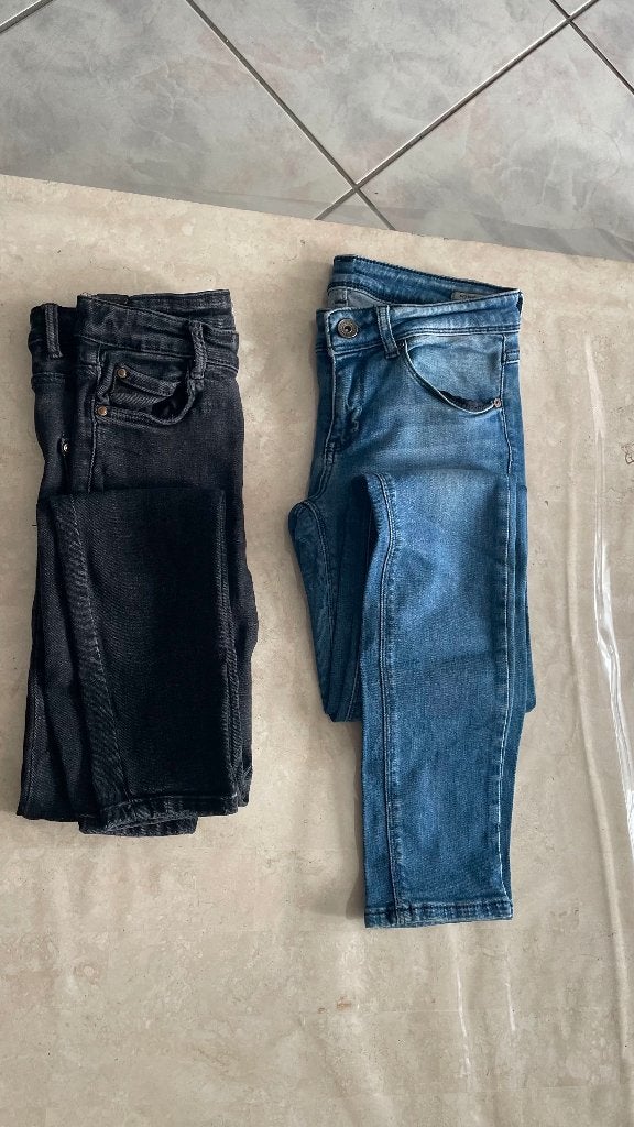 Zwart + blauwe jeans M, Kleding | Dames, Spijkerbroeken en Jeans, Ophalen of Verzenden, Gedragen, Overige kleuren