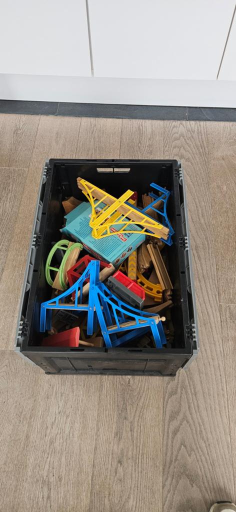 Houten sporen en treintjes, Enlèvement