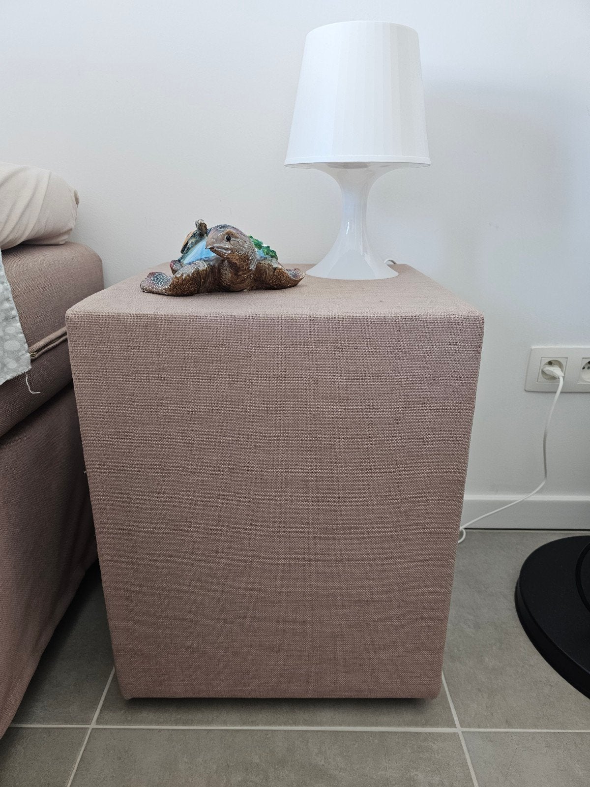 2 Nachttafels in beige stof, Huis en Inrichting, Ophalen, Overige materialen, Gebruikt, Minder dan 45 cm