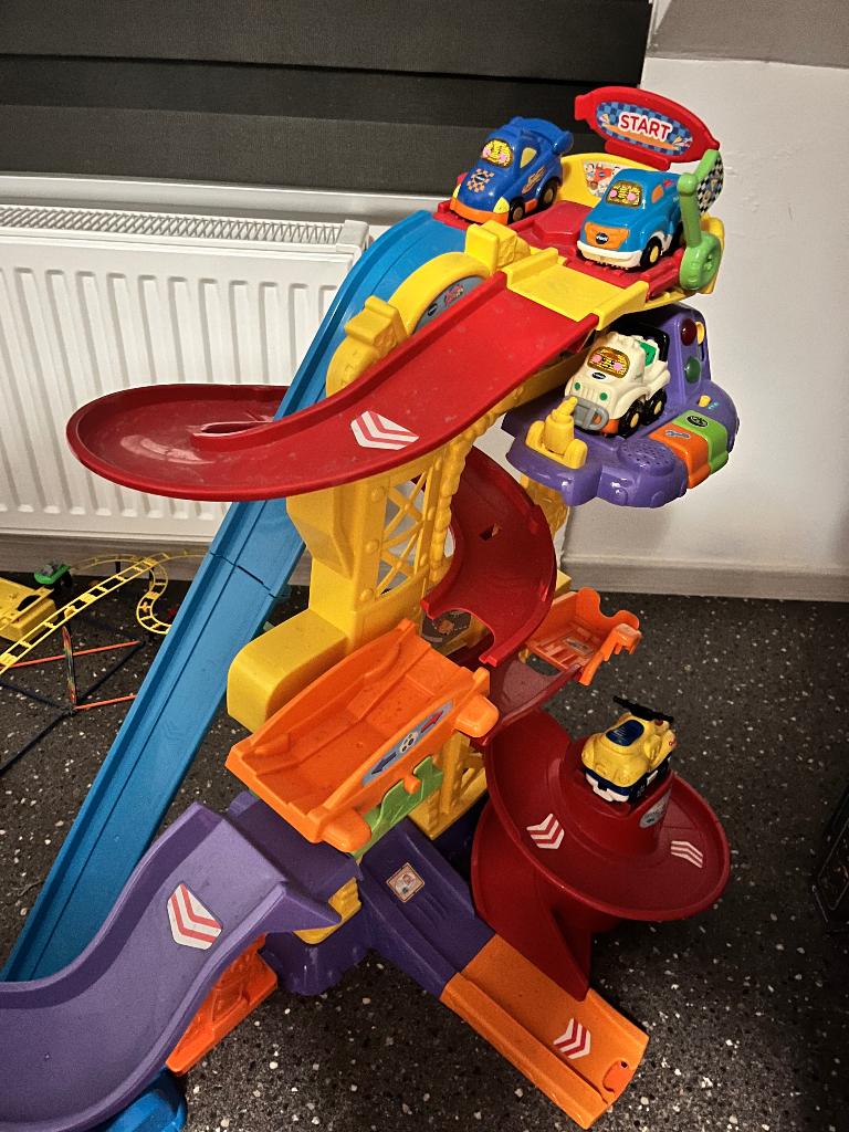 Toet toet racebaan met 4 auto’s, Kinderen en Baby's, Speelgoed | Vtech, Ophalen, Gebruikt