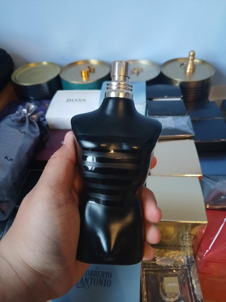 JPG : le mâle et le parfum, Collections, Parfums, Enlèvement ou Envoi, Comme neuf, Bouteille de parfum, Plein
