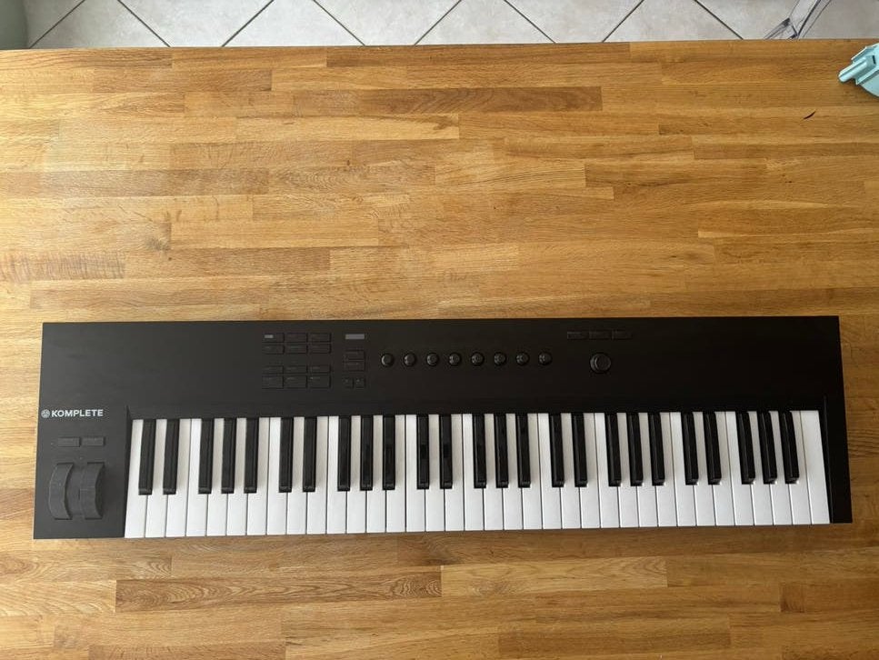 Native Instruments Komplete Kontrol A61 RockJam Xfinity, Ophalen, Zo goed als nieuw, 61 toetsen