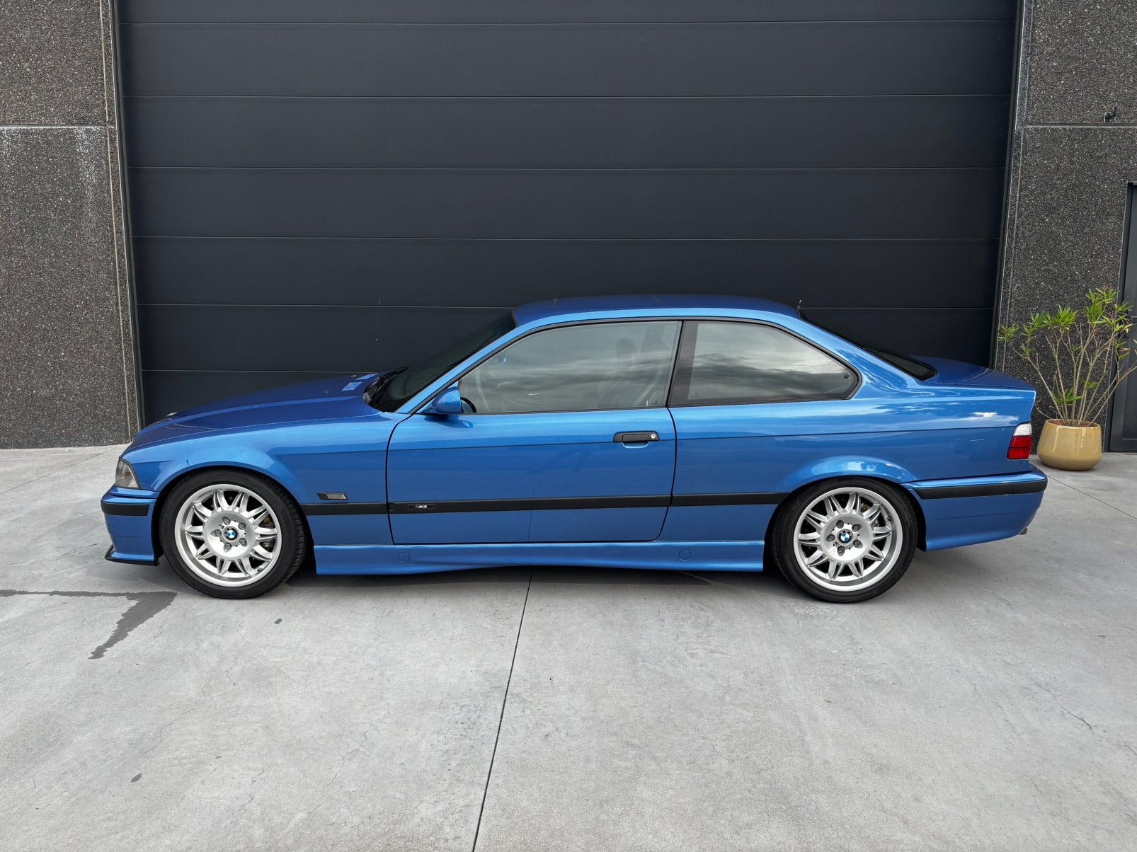 BMW E36 3.2 Estoril Blauw, Auto's, Achterwielaandrijving, Zwart, Blauw, Leder