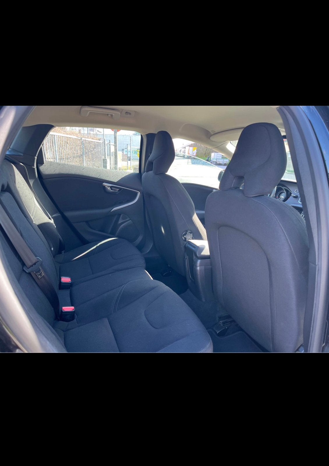 Volvo V40 2.0 Diesel Bj2016 120pk net onderhoud gehad Euro6, Auto's, Stof, 4 cilinders, Zwart, 120 kW