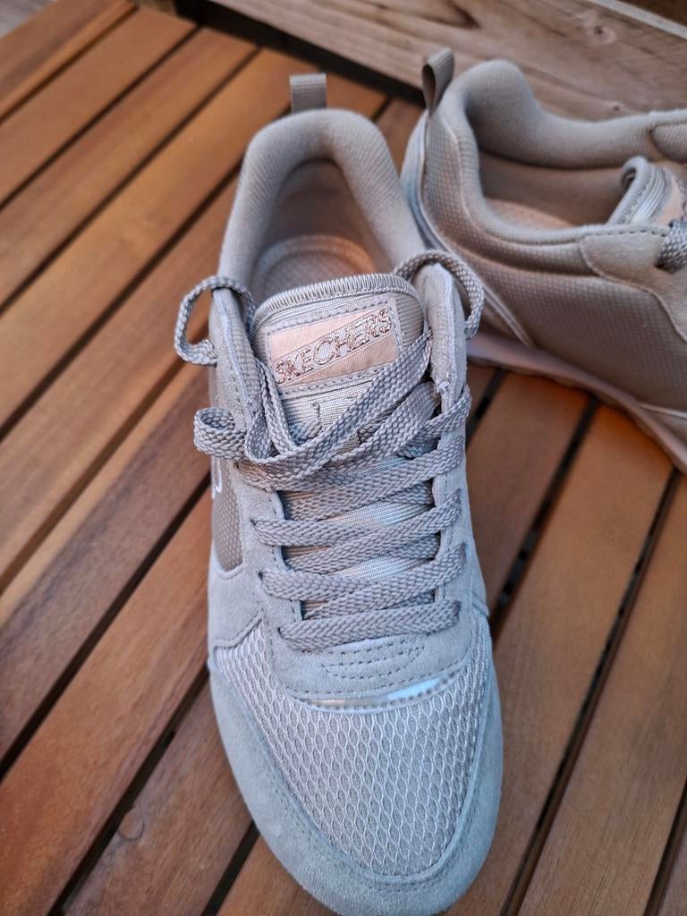 Mousse viscoélastique Skechers OG85 taupe taille 38, NEUVE,, Enlèvement ou Envoi