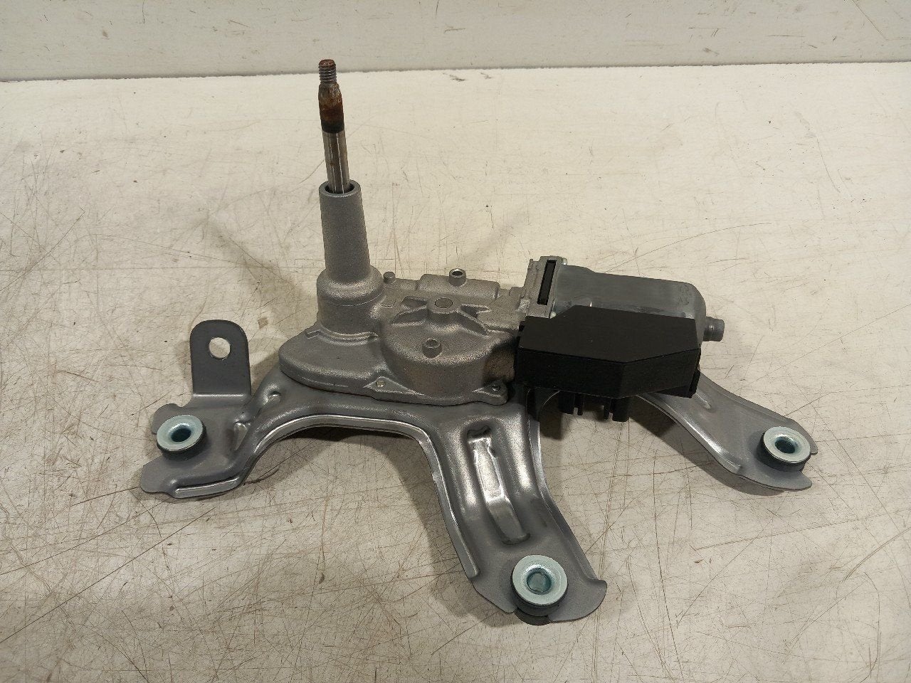 Ruitenwissermotor achter Suzuki Swace, Onderdelen@venauto.nl, Van der Ven Autorecycling B.V., Gebruikt, Ettenseweg 76, 4706 PB Roosendaal, The Netherlands