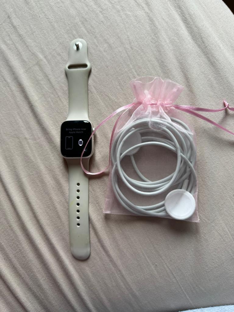 Apple Watch SE 40 mm beige/argent + 2 chargeurs, Enlèvement ou Envoi, Comme neuf, Argent