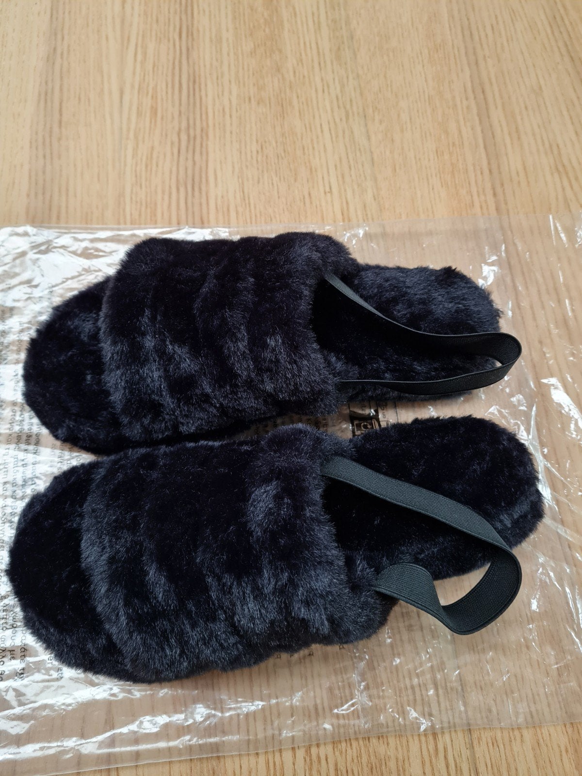 Pluche pantoffels maat 37, Vêtements | Femmes, Neuf, Enlèvement, Pantoufles, Noir