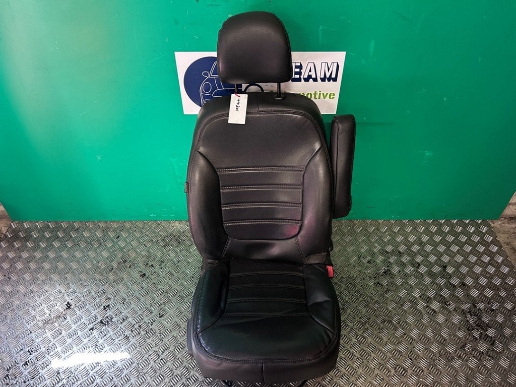 STOEL RECHTS VOOR Trafic Passenger (1JL / 2JL / 3JL / 4JL), Gebruikt, Renault