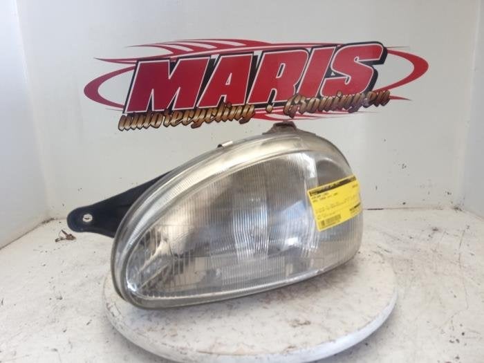 Phare gauche d'un Opel Corsa, -, -, Opel, 3 mois de garantie