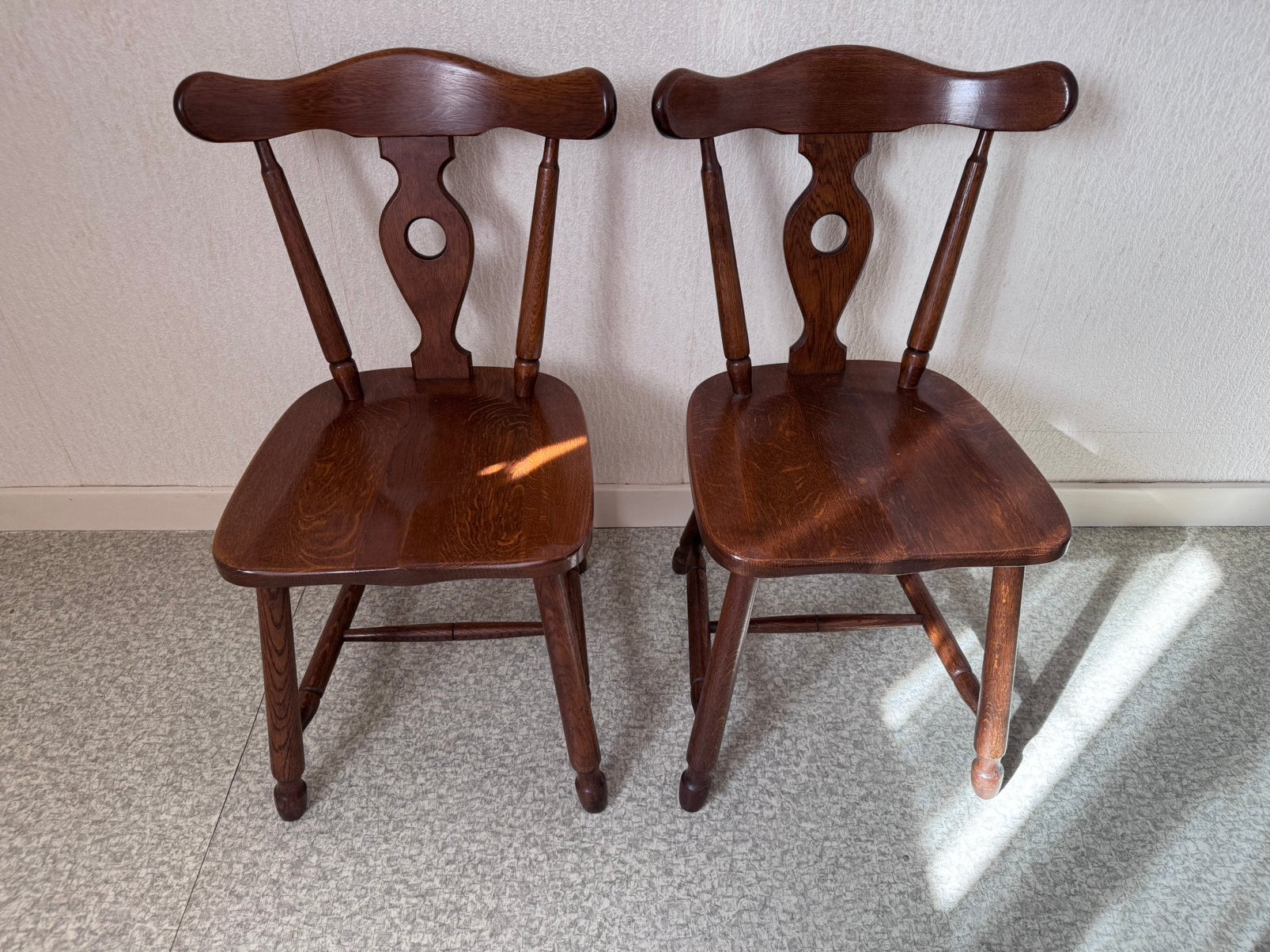 2 antieke stoelen, Ophalen
