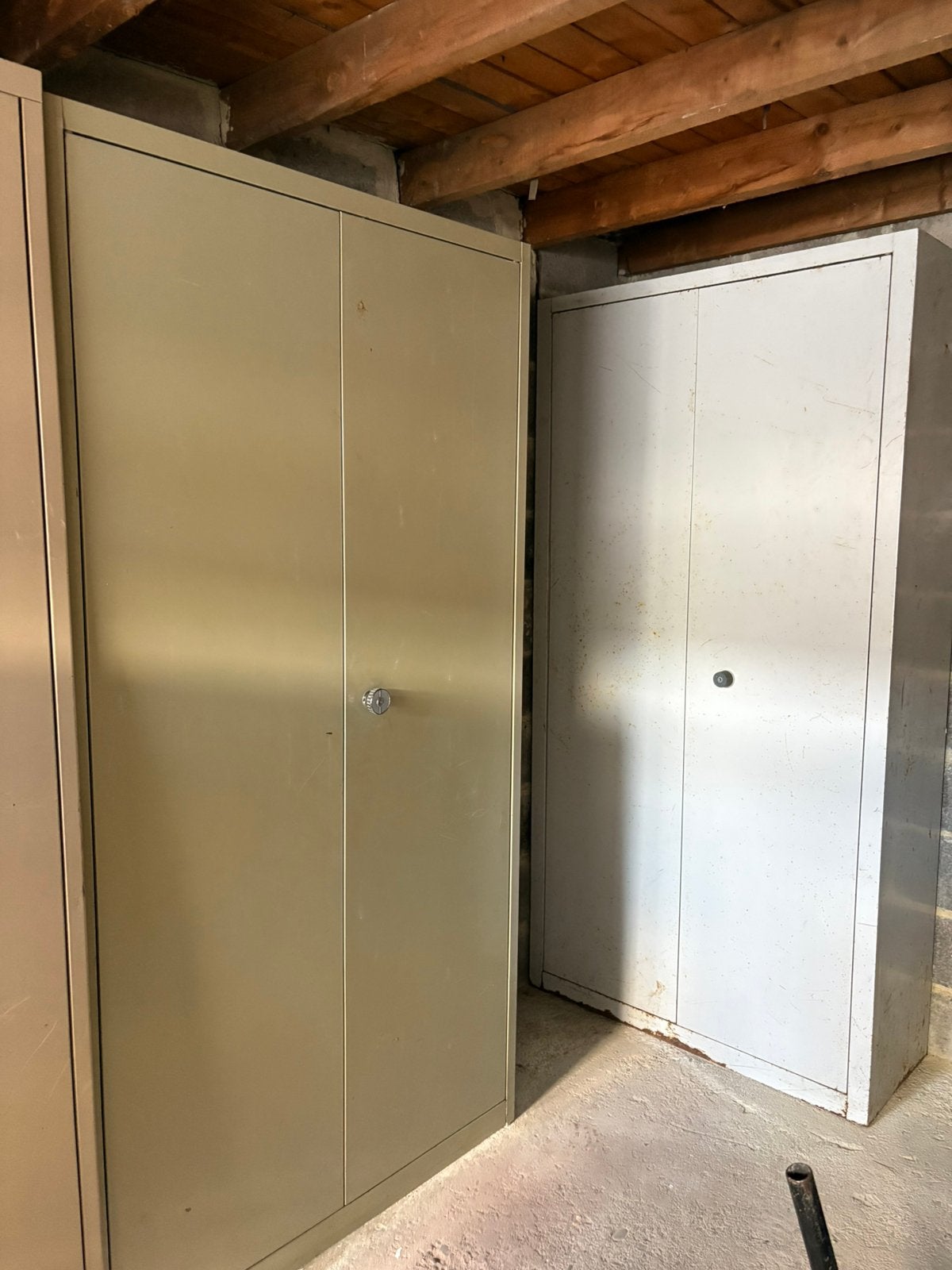 A vendre 3 armoires métallique (Faire offre), 25 à 50 cm, 100 à 150 cm, Enlèvement, 200 cm ou plus