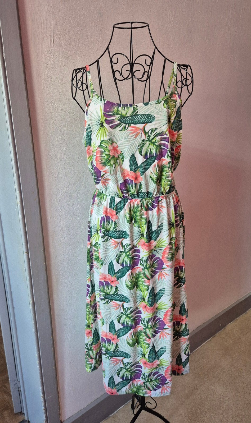 Robe fleurie 42/44, Taille 42/44 (L), Enlèvement ou Envoi, Multicolore, Sous le genou