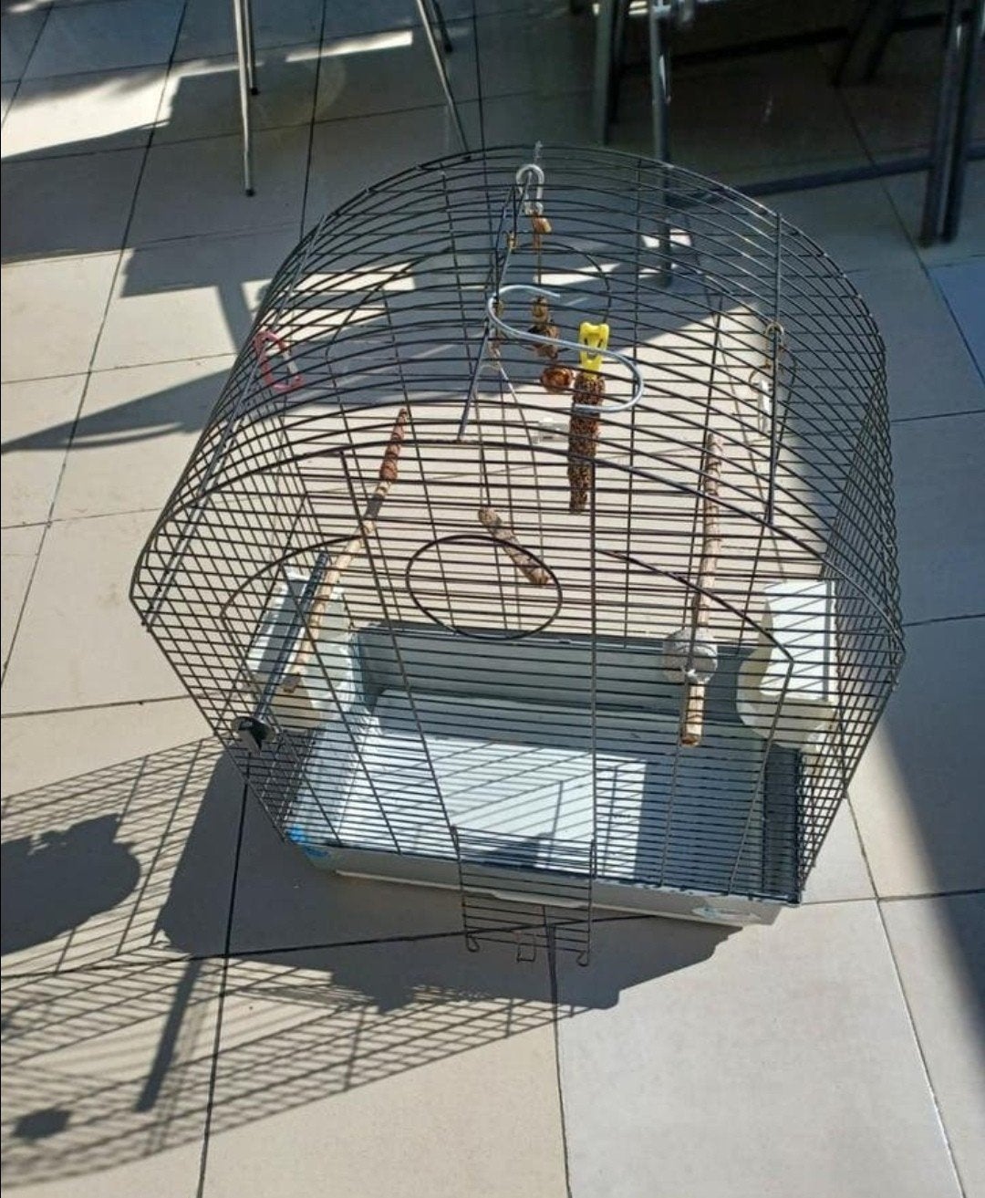 Cage, Enlèvement