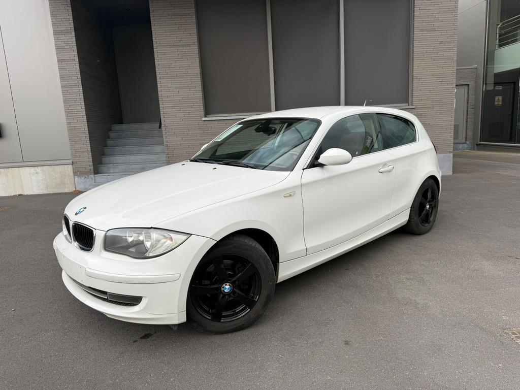 BMW 116i | Stijlvol & Betrouwbaar, Auto's, BMW, 1 Reeks, 1599 cc, Wit, Leder