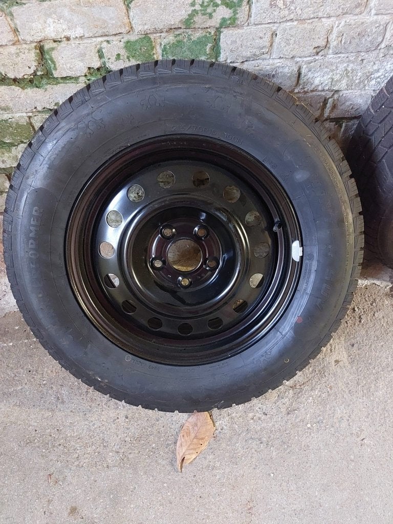 Jante 16 pouces 5x114.3 avec pneu hiver 215/70/16 100H, Neuf, Pneus et Jantes, 16 pouces, Véhicule de tourisme